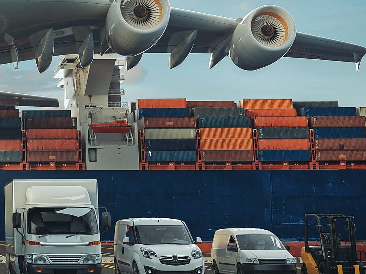 Container vessel at terminal